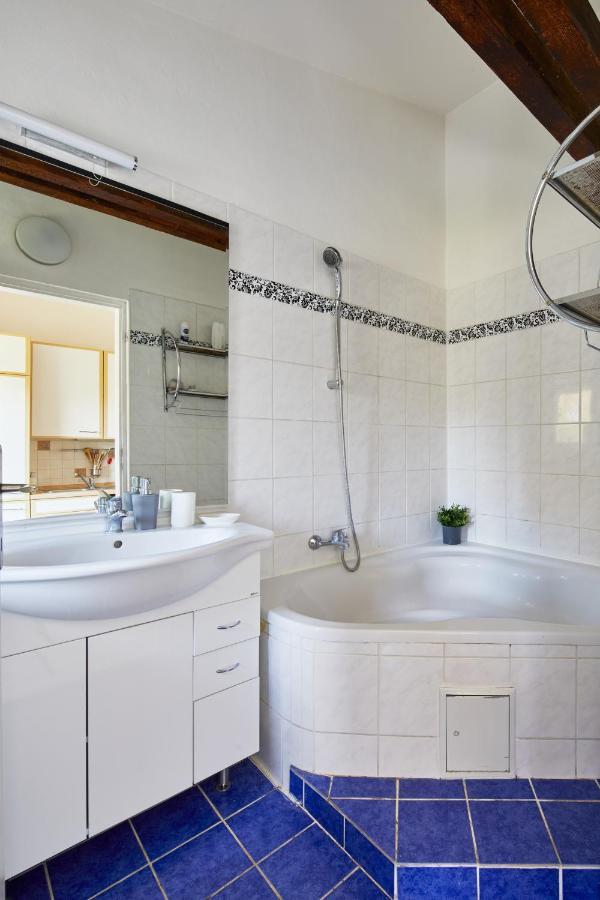 Apartment Days - Sunlit Attic Loft In Vinohrady Prag